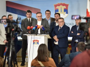 Kojim putem će krenuti najjača opoziciona stranka?