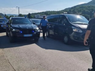 Šmitova pratnja napravila incident na ulazu u Potočare