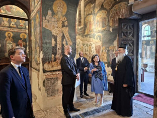 Specijalni izaslanik Velike Britanije u posjeti manastiru Gračanica