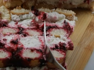 Recept za osvježavajući kolač sa šumskim voćem