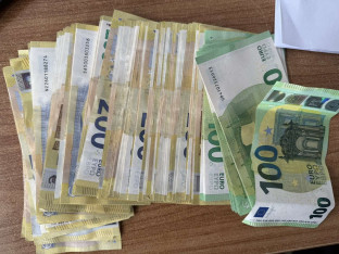 U patosnicama "poršea" krili 21.700 evra
