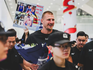 Snimak godine: Nikola Jokić uči kineski! Krenulo mu je odlično, a onda je postalo urnebesno (VIDEO)