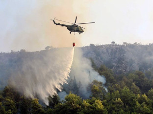 Helikopteri izbacili više od 550 tona vode