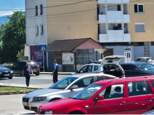 Pucali iz vozila sa zastavama ispisanim arapskim slovima