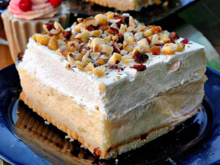 Recept dana: Griz kocke s keksom i šlagom