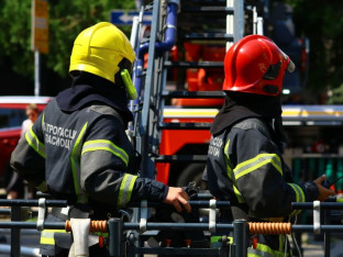 Vatra u zgradi u Surčinu: Djeca se nagutala dima, žena skočila sa prvog sprata