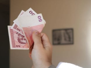 Bankari više nisu najplaćeniji, prestigli su ih...