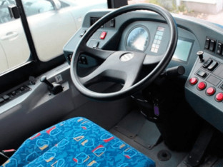 Pošteni vozač autobusa pronašao i vratio torbu punu važnih stvari Nemanji