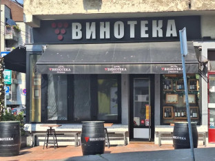 Bačen Molotovljev koktel na kafić