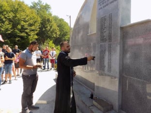 Parastos za ubijene Srbe u Hranči – Za nestalo selo u jednom danu niko nije odgovarao