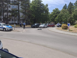 Saobraćajna nezgoda u kružnom toku u Banjaluci