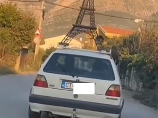 Urnebesan snimak iz Crne Gore: Otkud ovo na krovu golfa