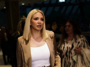 Nazire se stomačić, Milica blista od sreće (FOTO)