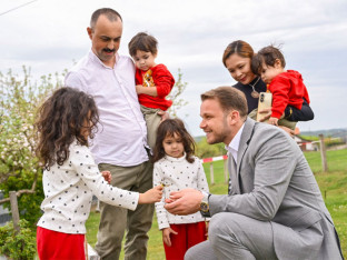 Станивуковић поклонио пластеник породици Сибинчић из Прњавора  (ФОТО)