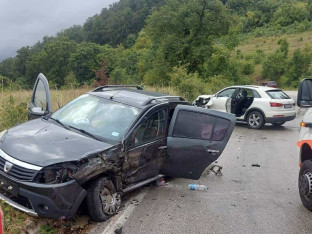 Tri osobe povrijeđene u sudaru vozila