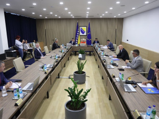 Zaposlenima u institucijama BiH povećan topli obrok