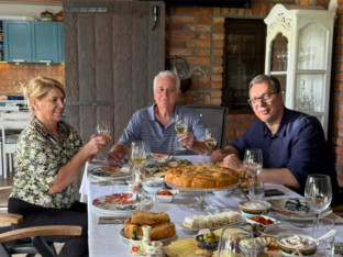 Vučić na ručku kod Tome Nikolića
