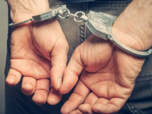 Kod uhapšenih nađen heroin, u pokušaju bijega oštetili policijsko vozilo