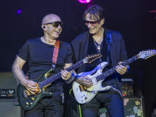 Gitaristički spektakl godine: Džo Satrijani i Stiv Vai u Luci Beograd