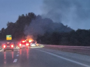 Gori automobil na auto-putu Banjaluka-Gradiška