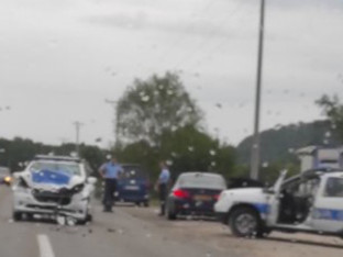 Policijska vozila se sudarila tokom potjere za Rumunima koji su prodavali lažni nakit