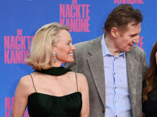 Lijam Nison i Pamela Anderson su novi holivudski par, ne skrivaju zaljubljenost!