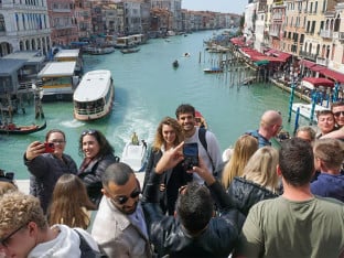 Turisti malo troše, trgovci u problemu: "Naplatite im ulazak u grad 100 evra"