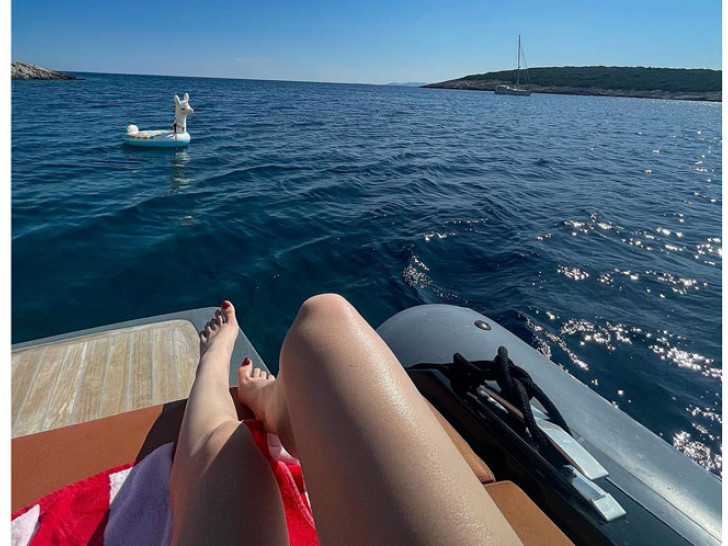 Čolina nasljednica često putuje, uživa u provodu i luksuzu