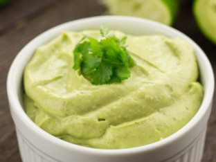 Recept za osvježavajući avokado-jogurt sos