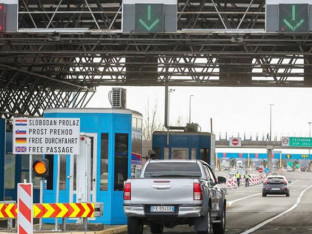Нема застоја, ни гужве на граничним прелазима