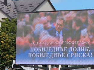 Poruka sa bilborda: Kad narod vjeruje, presude padaju