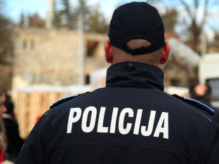 Dva lica uhapšena zbog razbojništva