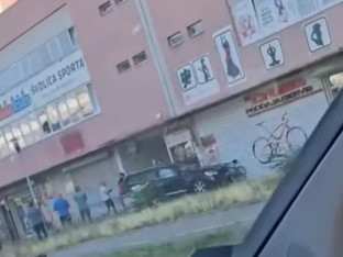 Bozilo izletjelo sa kolovoza i udarilo dvije žene