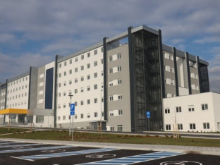 Poznato stanje muškarca ranjenog u Šamcu: Operacija trajala dva sata