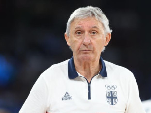 Pešić se oglasio pred put na Kipar
