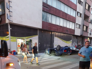 Uznemirujući snimak udesa u Banjaluci – žena za dlaku izbjegla automobil (VIDEO)