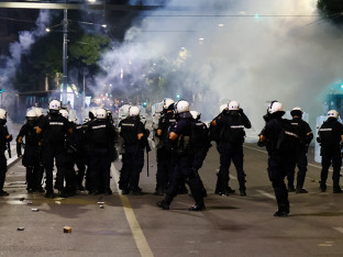 BJT naložilo hapšenje lica koje je pozvalo na polivanje policajaca sonom kiselinom