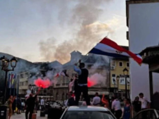 Incident kod džamije u Jajcu: Dobili prijave zbog baklji u svadbenoj koloni