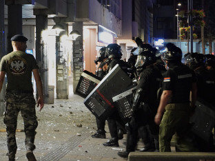 Dačić: 18 uhapšenih, povrijeđen policajac