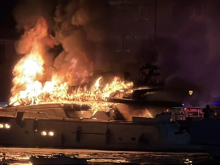 Gori jahta u Starom gradu u Budvi (VIDEO)
