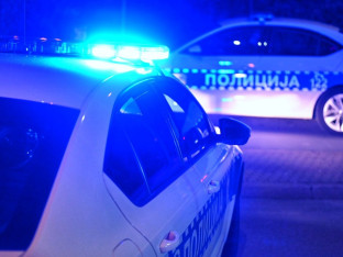 Automobil sletio s puta – dvije osobe teško povrijeđene
