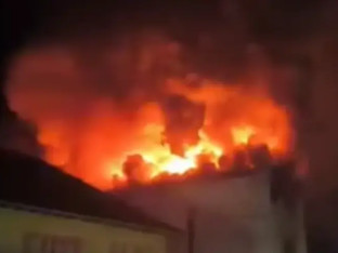 Veliki požar guta tržni centar (VIDEO)