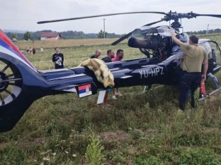 ШОК изнад Прњавора: Хеликоптер принудно слетио у Палачковце!
