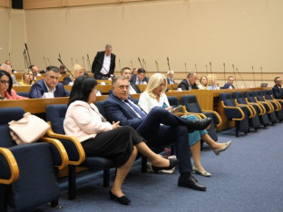Dodik i Cvijanovićeva stigli u Narodnu skupštinu