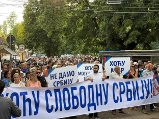 Građani u više gradova Srbije protestuju protiv blokada