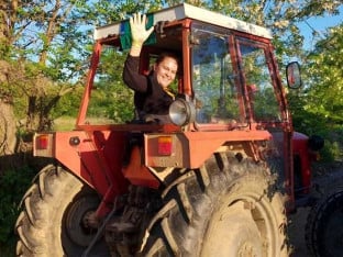 Марија из Врњачке Бање побиједила чак 50 мушкараца у орању