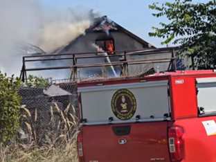 Požar kod Novog Sada: Dim kulja na sve strane, odjekuju detonacije (VIDEO)