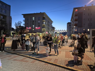 ПАЛЕ: Одржано хуманитарно вече уличних свирача