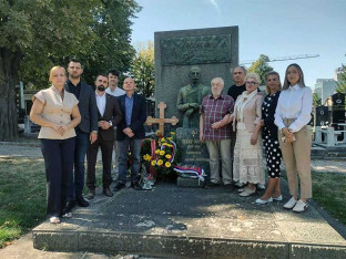 Полагањем цвијећа на Кочићев гроб почео "Кочићев дан у Београду"