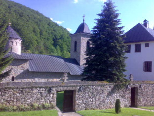 Delegacija Udruženja književnika  u posjeti manastiru Gomionica